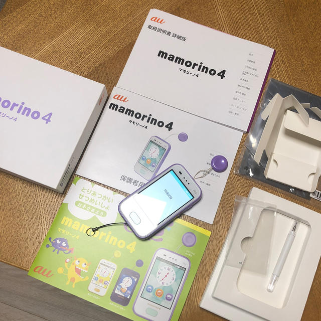 au(エーユー)の最終値下げ‼︎ 中古キッズケータイ　au mamorino4 マモリーノ4 スマホ/家電/カメラのスマートフォン/携帯電話(携帯電話本体)の商品写真