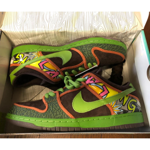 NIKE(ナイキ)の新品未使用 NIKE DUNK LOW DE LA SOUL QS 28.5cm メンズの靴/シューズ(スニーカー)の商品写真