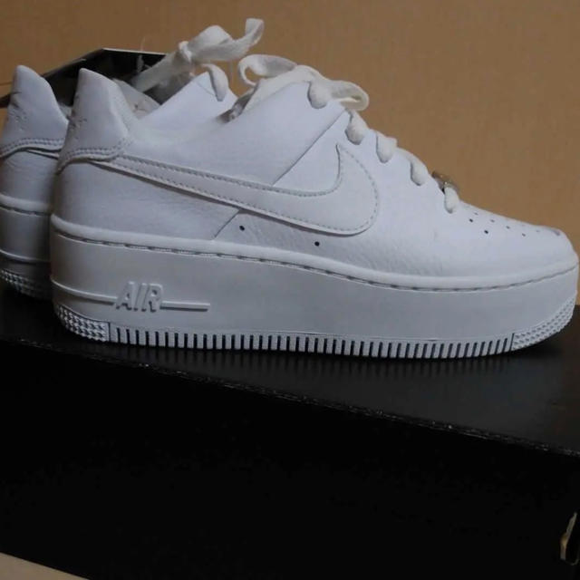 NIKE(ナイキ)の未使用 NIKE AIR FORCE１SAGE LOW US5 レディースの靴/シューズ(スニーカー)の商品写真