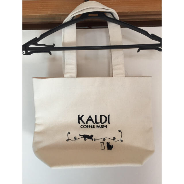 KALDI(カルディ)のneko様専用カルディ 2020ねこの日バッグ プレミアム  バッグとカレンダー レディースのバッグ(トートバッグ)の商品写真