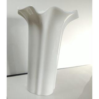 ニッコー(NIKKO)の真っ白で美しい　花瓶　ニッコーカンパニージャパン(花瓶)