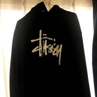 ステューシー(STUSSY)のstussy  パーカー 黒(パーカー)