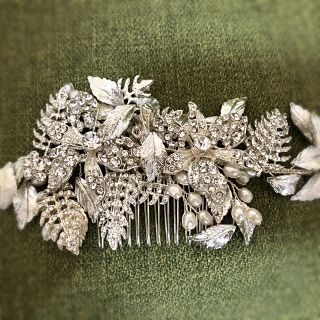 ウェディングヘアアクセサリー　ブライダルヘッドピース　sweet ribbon(ヘッドドレス/ドレス)