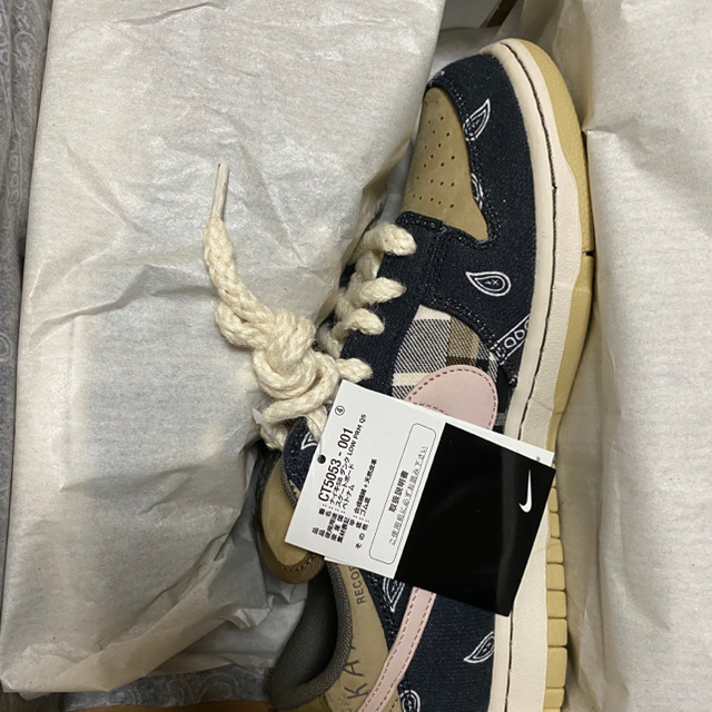 NIKE(ナイキ)のNIKE SB DUNK LOW × Travis Scott  メンズの靴/シューズ(スニーカー)の商品写真