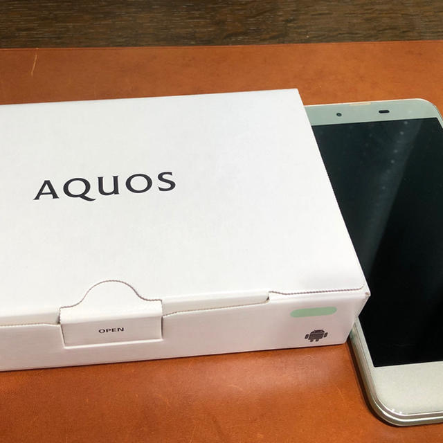 SHARP AQUOS U   SHV37 LIME×GOLD