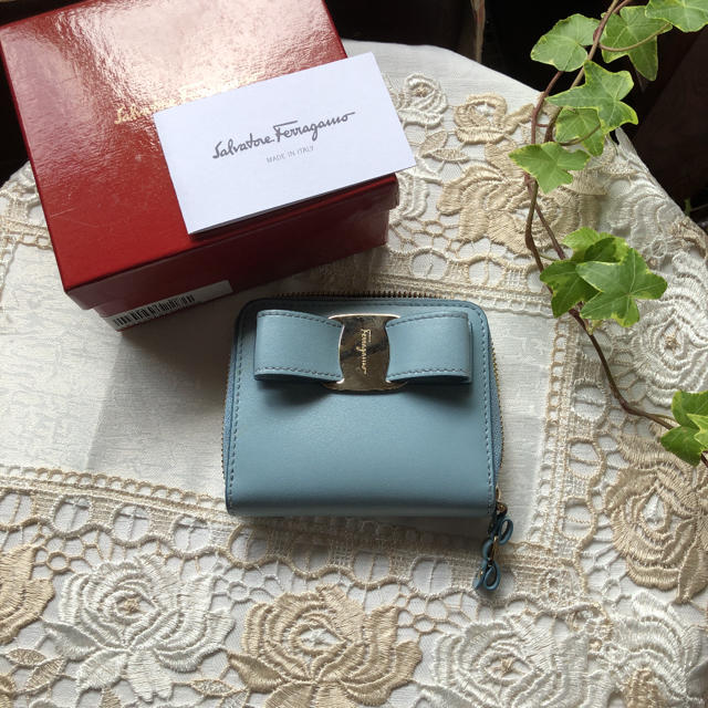 Salvatore Ferragamo(サルヴァトーレフェラガモ)の美品♡サルヴァトーレ フェラガモ 折財布 レディースのファッション小物(財布)の商品写真