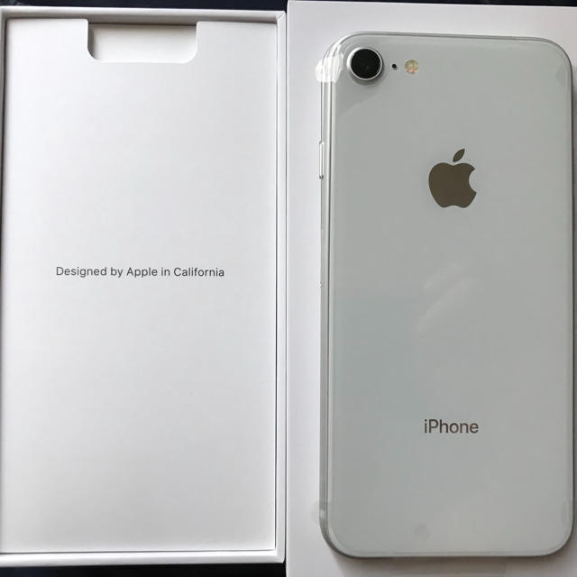 新品未使用  SIMフリー  iPhone8  64GB シルバー  au