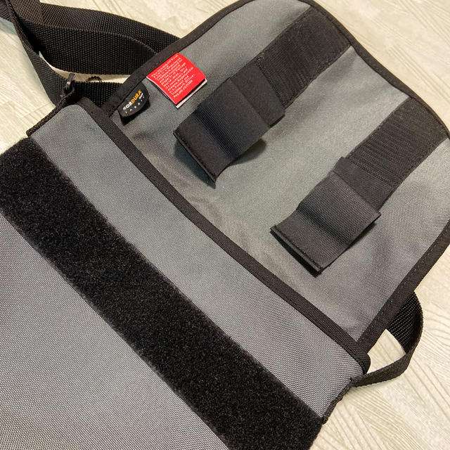 Manhattan Portage(マンハッタンポーテージ)のマンハッタンのショルダーバック　希少グレー　新品同様 レディースのバッグ(ショルダーバッグ)の商品写真