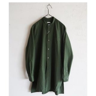 コモリ(COMOLI)のcomoli バンドカラーシャツ　グリーン　16ss(シャツ)