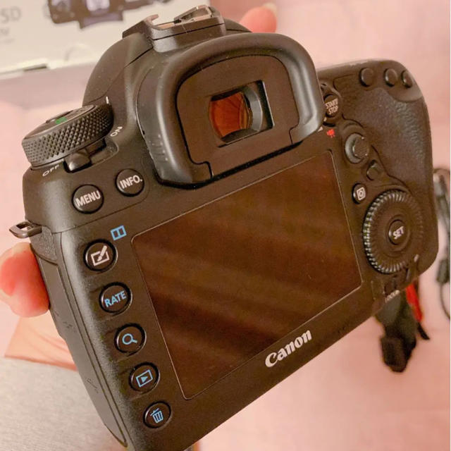 Canon(キヤノン)のcanon  5d mark Ⅳ 4 キャノン64GBのSDカード付き スマホ/家電/カメラのカメラ(その他)の商品写真