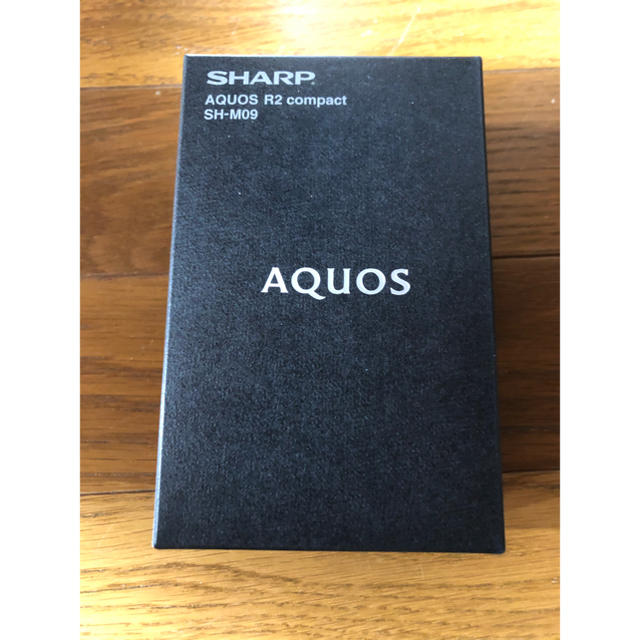 AQUOS(アクオス)の2月迄SHARP sh-m09 AQUOS R2 compact ブラック　本体 スマホ/家電/カメラのスマートフォン/携帯電話(スマートフォン本体)の商品写真