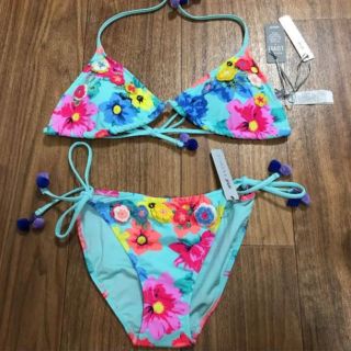 ヴィクトリアズシークレット(Victoria's Secret)の【新品】水着　ビキニ　花柄　上下セット(水着)