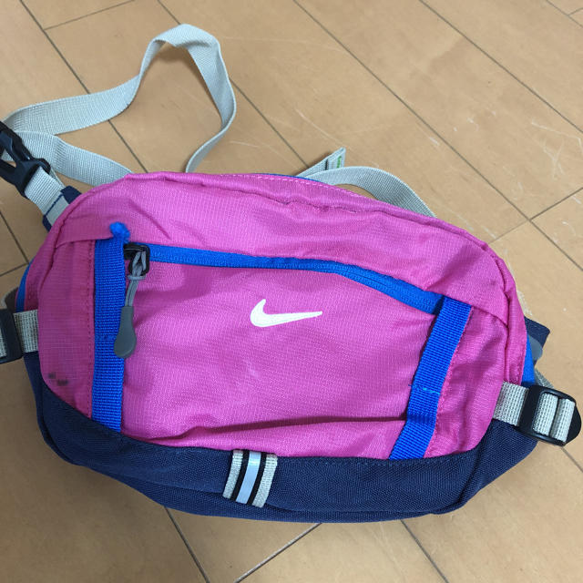 NIKE(ナイキ)のNIKE ナイキ ウエストポーチ レディースのバッグ(ボディバッグ/ウエストポーチ)の商品写真