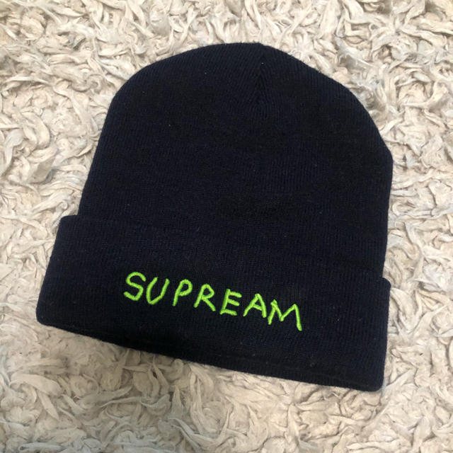 Supreme(シュプリーム)のSupremeニットビーニー　ネイビー美品 メンズの帽子(ニット帽/ビーニー)の商品写真