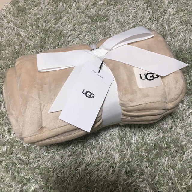 UGG - 【新品未使用】UGG ブランケット ベージュの通販 by UGG - 【新品未使用】UGG ブランケット ベージュの通販 by