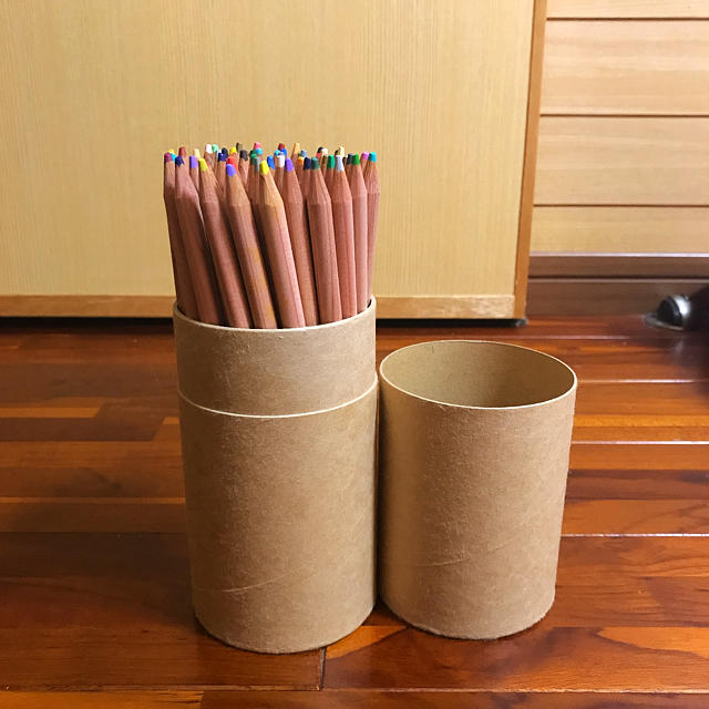 MUJI (無印良品)(ムジルシリョウヒン)の【ほぼ未使用】無印良品 色鉛筆 60色 紙管ケース入り エンタメ/ホビーのアート用品(色鉛筆)の商品写真