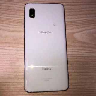 エヌティティドコモ(NTTdocomo)のGalaxy A20　ホワイト　32G　docomo(Androidケース)