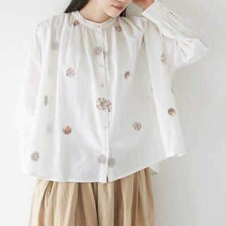 メルロー(merlot)の新作☆【Fillil/フィリル】手毬刺繍バルーンシルエット長袖ブラウス(シャツ/ブラウス(長袖/七分))