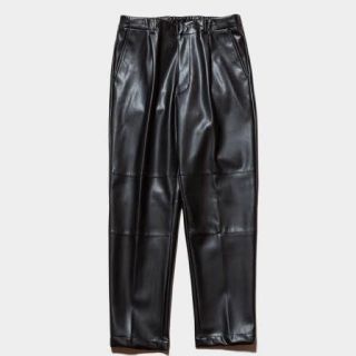 コモリ(COMOLI)のstein FAKE LEATHER TROUSERS(スラックス)