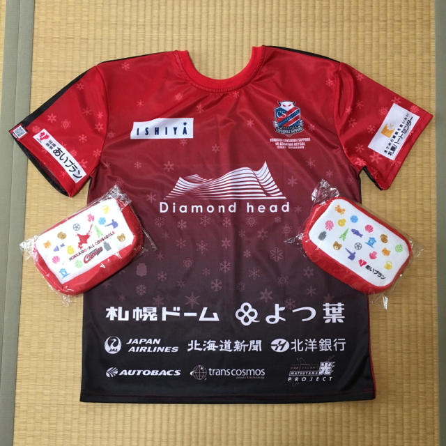 Kappa(カッパ)の北海道コンサドーレ札幌 シャツ&ポーチ×2 スポーツ/アウトドアのサッカー/フットサル(応援グッズ)の商品写真