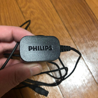 フィリップス(PHILIPS)のフィリップス　充電ケーブル(バッテリー/充電器)