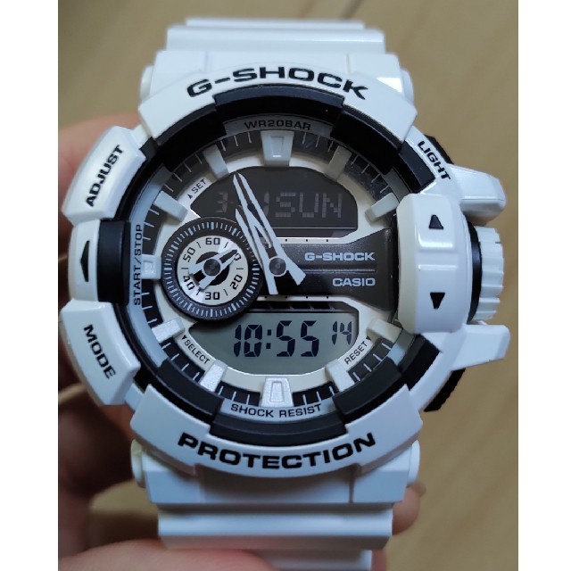 G-SHOCK(ジーショック)のG-SHOCK　白　GA400  メンズの時計(腕時計(デジタル))の商品写真