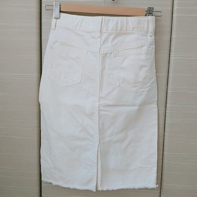GU(ジーユー)のGU デニムタイトスカート 130サイズ キッズ/ベビー/マタニティのキッズ服女の子用(90cm~)(スカート)の商品写真