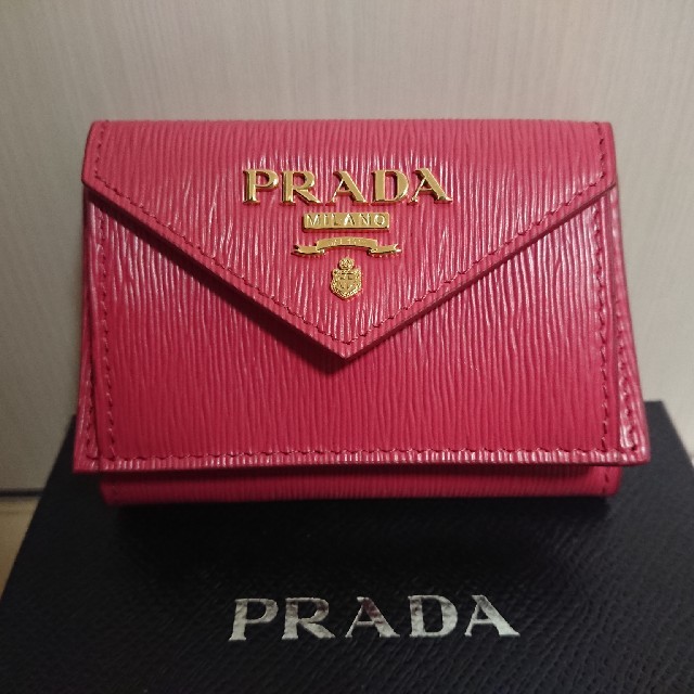 【新品・箱付き】PRADA プラダ 三つ折り財布