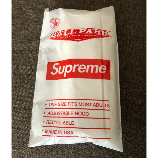 Supreme(シュプリーム)の【新品】シュプリーム  ノベルティ　ポンチョ エンタメ/ホビーのコレクション(ノベルティグッズ)の商品写真