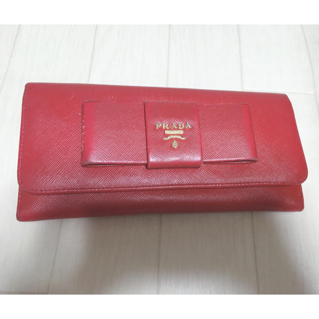 PRADA(プラダ)のPRADA リボン 長財布　赤 レディースのファッション小物(財布)の商品写真