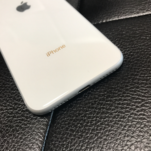 極美品 iPhone 8 64GB シムロック解除済利用制限○ 高級フィルム付 3