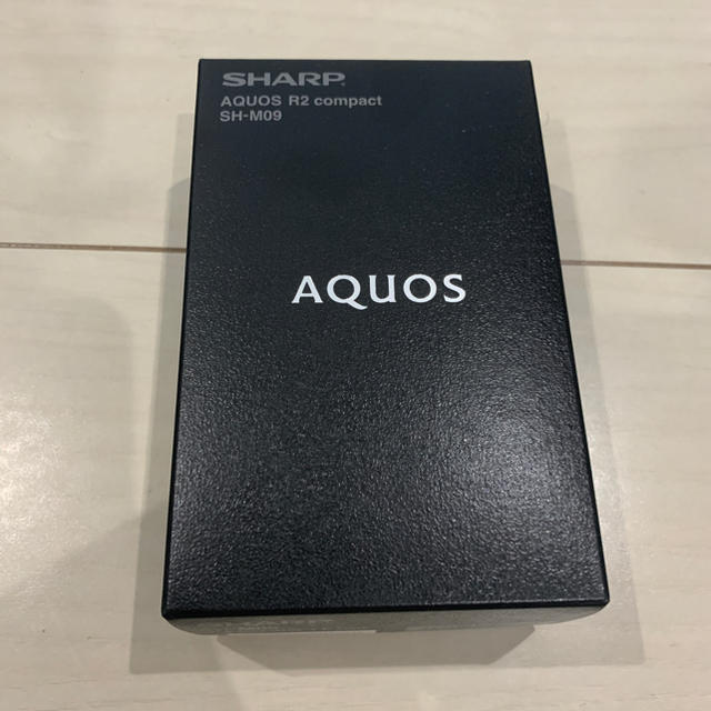 AQUOS R2 Compact SH-M09 ホワイト（W）のサムネイル