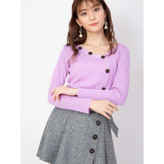 CECIL McBEE(セシルマクビー)のCECIL McBEE ボタン付きリブニットTOPS レディースのトップス(ニット/セーター)の商品写真