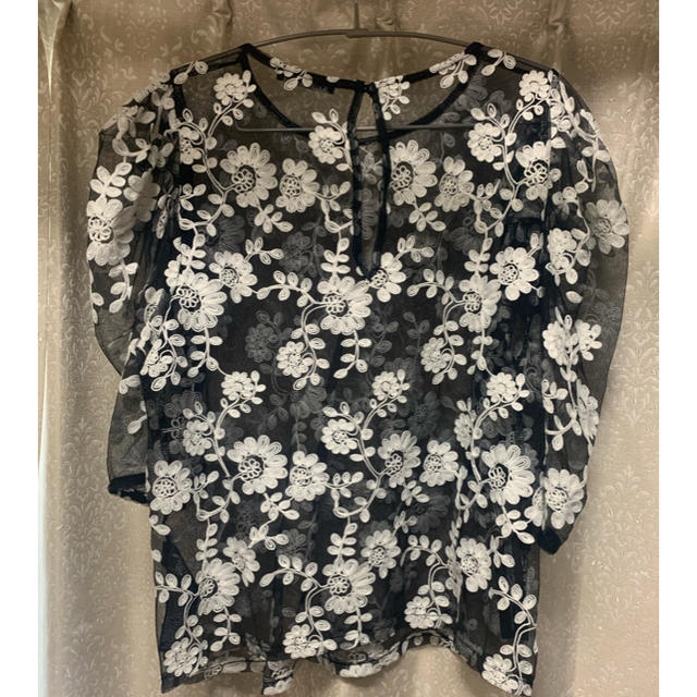 ZARA(ザラ)のZARA ブラウス　花柄 レディースのトップス(シャツ/ブラウス(半袖/袖なし))の商品写真