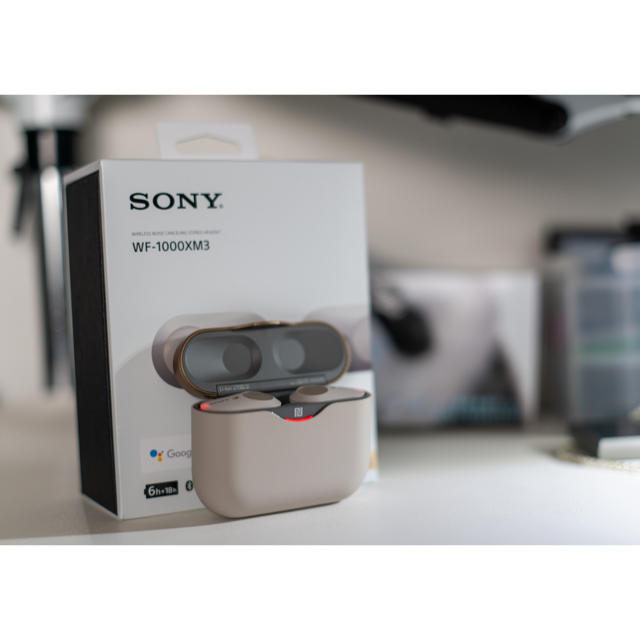 SONY(ソニー)のSONY WF 1000XM3 プラチナシルバー　美品 スマホ/家電/カメラのオーディオ機器(ヘッドフォン/イヤフォン)の商品写真