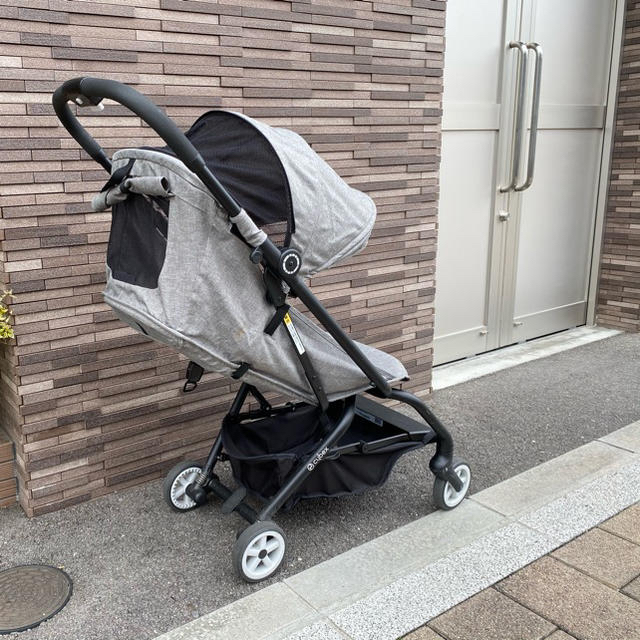 cybex(サイベックス)のcybex EEZY-S ベビーカー　伊勢丹限定マンハッタングレー キッズ/ベビー/マタニティの外出/移動用品(ベビーカー/バギー)の商品写真