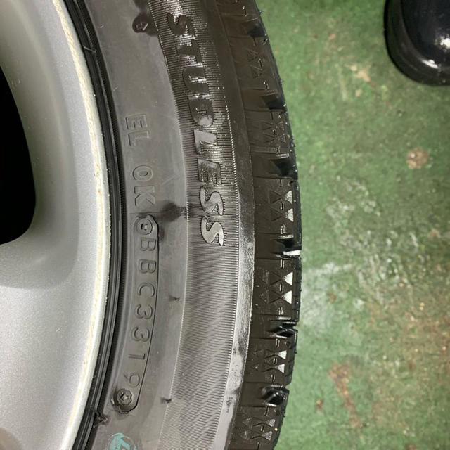 BRIDGESTONE(ブリヂストン)の2019年製！ VRX2 スタッドレス 215/45/R17 4本ホイール付  自動車/バイクの自動車(タイヤ・ホイールセット)の商品写真