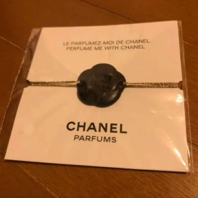 CHANEL(シャネル)のCHANEL ノベルティ ブレスレット レア カメリア レディースのファッション小物(その他)の商品写真