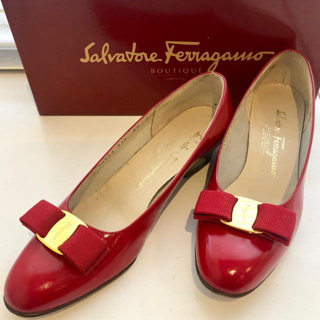 レディースSalvatore Ferragamoサルバトーレフェラガモ  ヴァラ パンプス