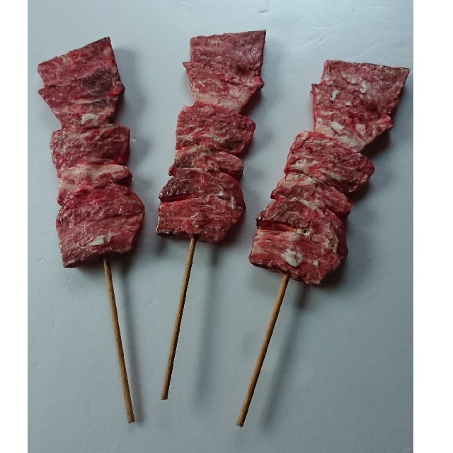 食品サンプル】5本セット 特大30cm 焼肉 バーベキュー 串 霜降り肉 | フリマアプリ ラクマ