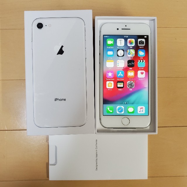 iPhone(アイフォーン)の未使用品 SIMフリー iPhone 8 64GB シルバー スマホ/家電/カメラのスマートフォン/携帯電話(スマートフォン本体)の商品写真