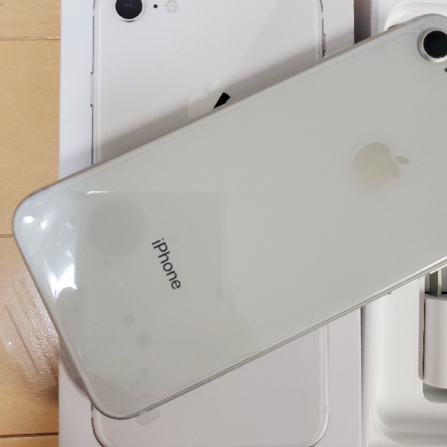 iPhone(アイフォーン)の未使用品 SIMフリー iPhone 8 64GB シルバー スマホ/家電/カメラのスマートフォン/携帯電話(スマートフォン本体)の商品写真