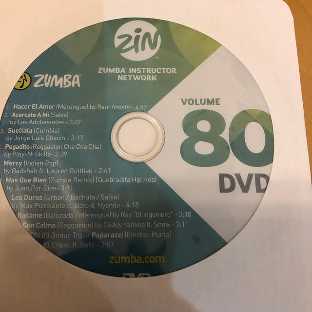 Zumba(ズンバ)のZin80 【CD 、 DVD】2枚セット スポーツ/アウトドアのトレーニング/エクササイズ(トレーニング用品)の商品写真