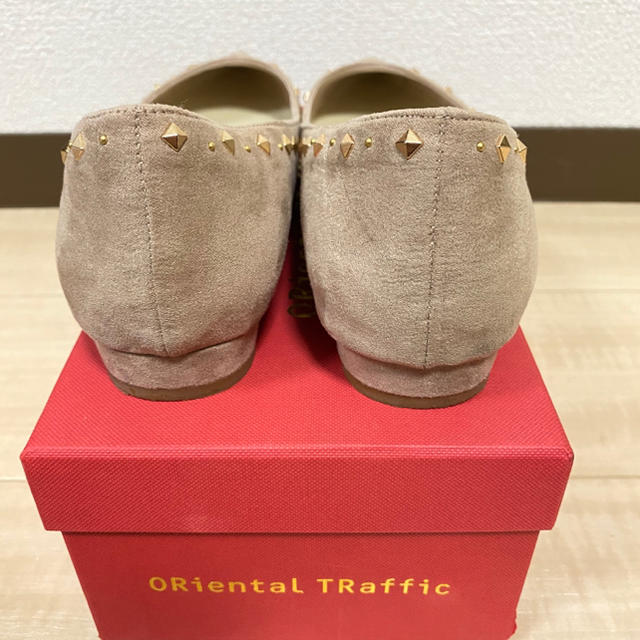 ORiental TRaffic(オリエンタルトラフィック)の【値下げ】スタッズフラットパンプス　ベージュ レディースの靴/シューズ(バレエシューズ)の商品写真