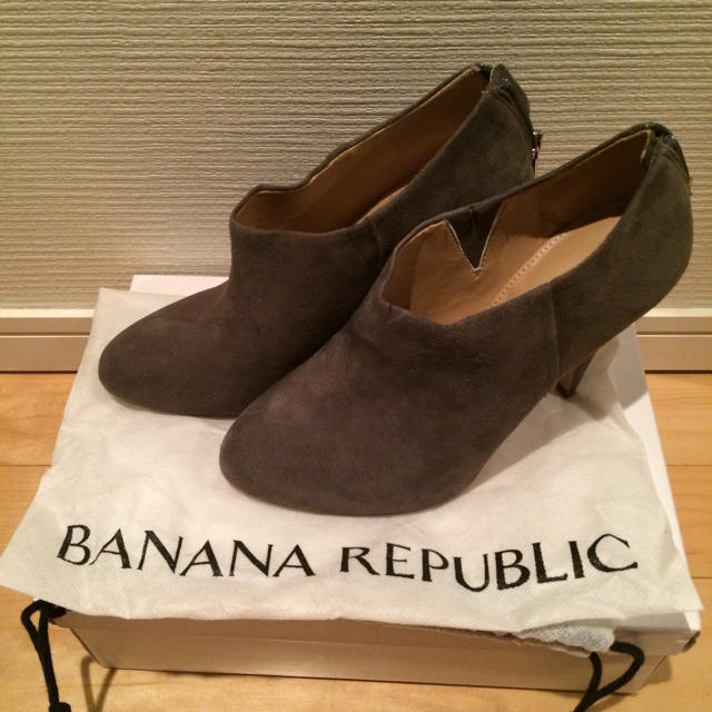 Banana Republic(バナナリパブリック)のバナリパ グレー ヌバックブーティ 美品 レディースの靴/シューズ(ブーティ)の商品写真