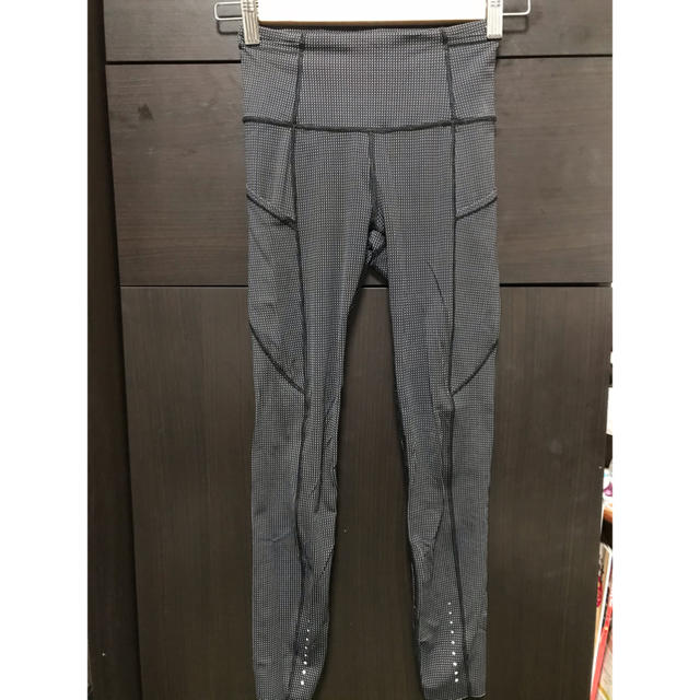 lululemon(ルルレモン)のルルレモン  パンツ美品　サイズ2 スポーツ/アウトドアのトレーニング/エクササイズ(ヨガ)の商品写真