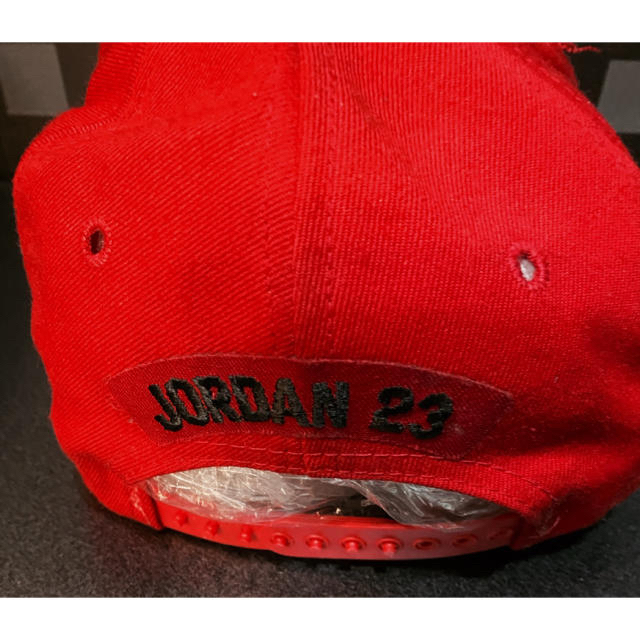CHICAGO BULLSマイケルジョーダン帽子キャップ23刺繍サイン入レア メンズの帽子(キャップ)の商品写真