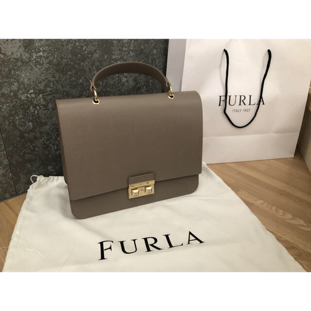 Furla(フルラ)の美品☆フルラ  バッグ　レザー　グレーベージュ レディースのバッグ(ハンドバッグ)の商品写真