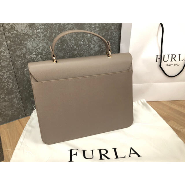 Furla(フルラ)の美品☆フルラ  バッグ　レザー　グレーベージュ レディースのバッグ(ハンドバッグ)の商品写真