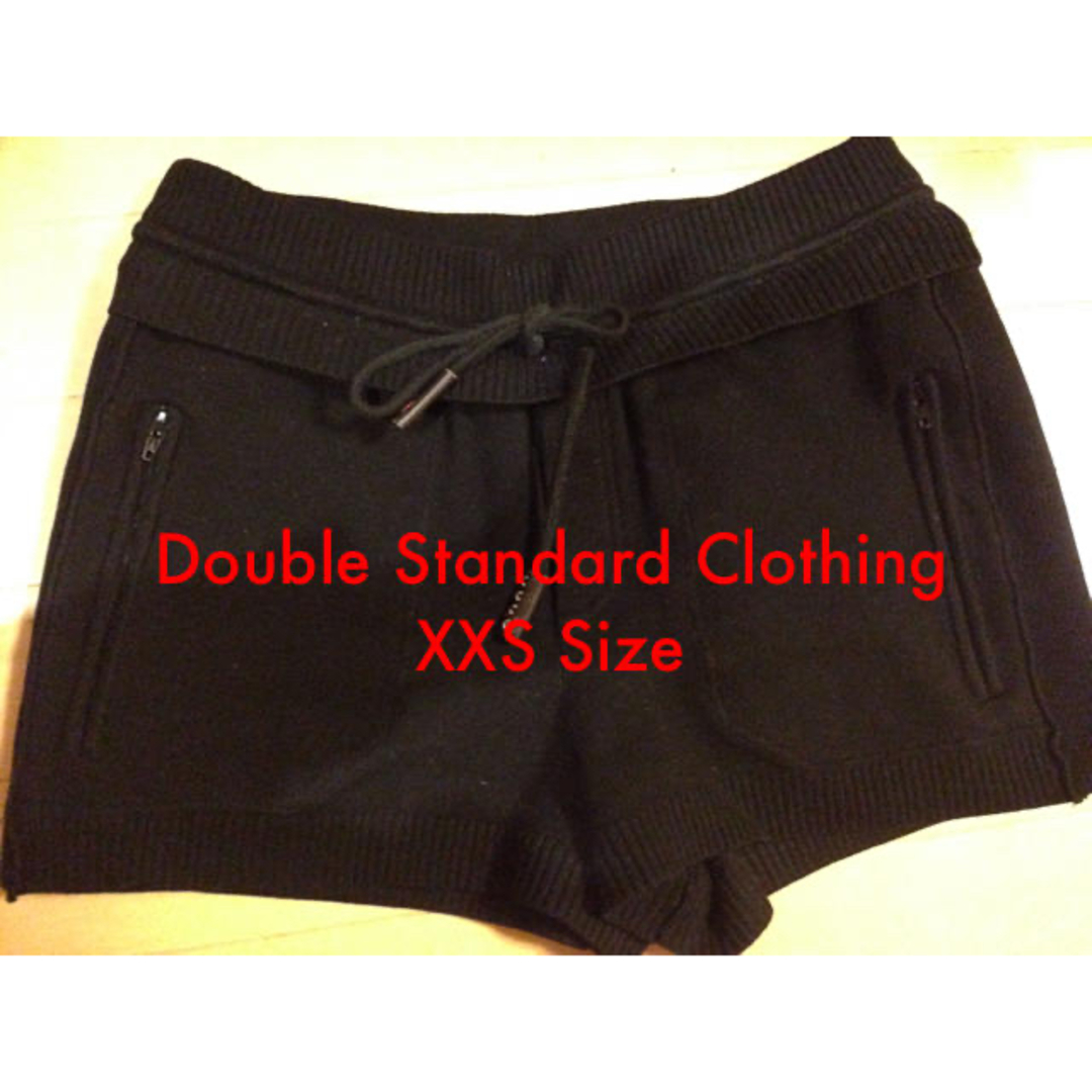 DOUBLE STANDARD CLOTHING(ダブルスタンダードクロージング)のダブルスタンダードクロージング　ブラック　ミニニットパンツ レディースのパンツ(ショートパンツ)の商品写真